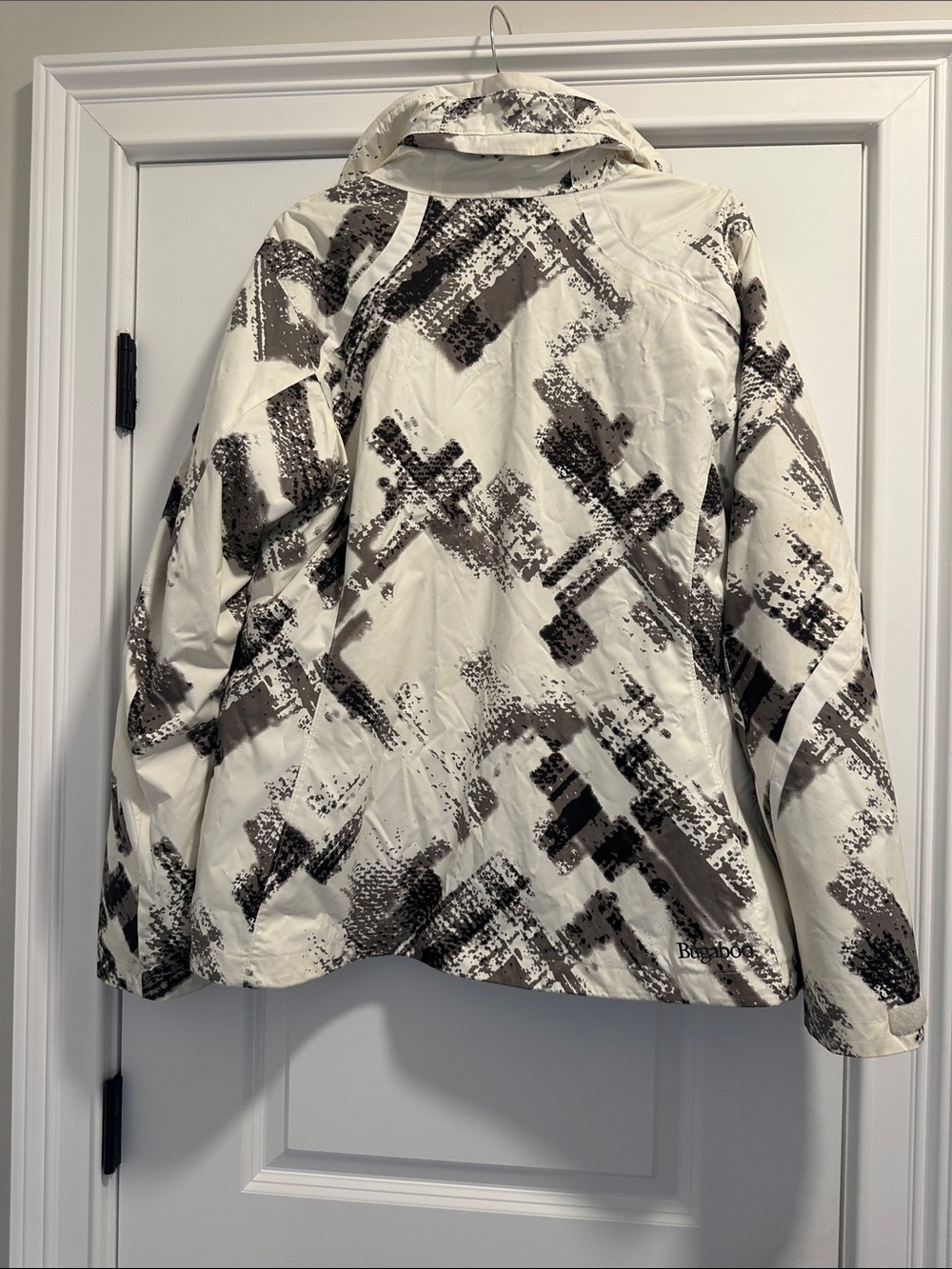 Columbia White Jacket with Black & Gray Abstract Pattern - Picture 6 of 6